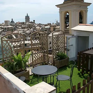 sky-on-the-roofs-il-cielo-sui-tetti-genoa.hotelitalianriviera.com/